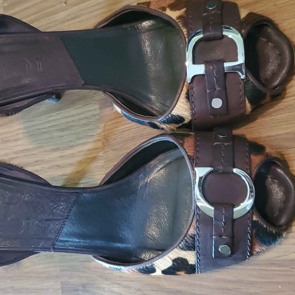 Peep toe pumps